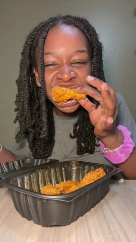 LOVE that Chicken From Popeyes!! #mukbang #Foodie #foodtiktok #popeyes 