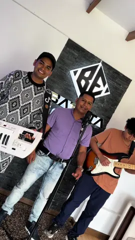 #deapoquito  de apoquito lo nuevo de victor  benachi grabando en @Batuta Estudios Popayan  dirigido por @Ronny Cumbia Kalle  guitarras de mi hijo @Víctor Manuel Benachi  #benachijunior 