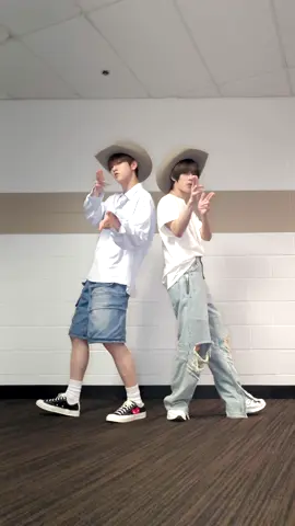 Here in Houston, we’ve got hat! 🤠  #SOOBIN #BEOMGYU #ACT_PROMISE #TXT_TOUR_ACTPROMISE #TXT_IN_HOUSTON #OnTour 