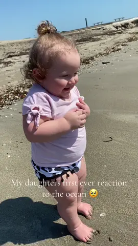 I live for these moments 🥺❤️ #foryou #fyp #daily #viral #trending #baby #babytok #babyfever #toddler #beach #ocean #firsttimeatthebeach #
