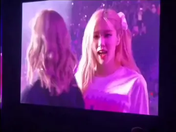 Rosé ở big screen luôn là cái gì đó rất tuyệt #foryou #xuhuong #fypシ #fyp #jenkyn_r97 #rosé 