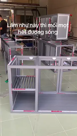 Tủ bếp nhôm cỏ giá rẻ bảo hành lâu dài  Ai có nhu cầu lh nhôm kính hoàng phát nhé 