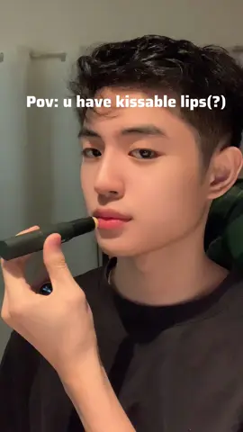 Nakaka addict mag karoon ng kissable lips hahaha very reco koto!! #camou #lipdefense #coloradapting #lipbalm #andurireco 