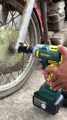 Mas mapapadali na ang trabaho ko dahil dito #impactwrench #tools #powertools #cordlesstools 