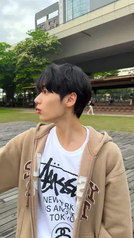 야생의 고양이를 발견하다. #NXD #NeXtiDentity  #용준 #YONGJOON 