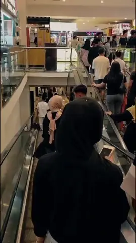 @Kurniawan Eka Farizqi @𝓘𝓷𝓽𝓪𝓷🦋 #purwokerto #purwokertoviral #ayang #barengayang #jalanbarengayang #capcut #ayangku #ritamallpurwokerto #viral #fyp #fypシ゚viral 