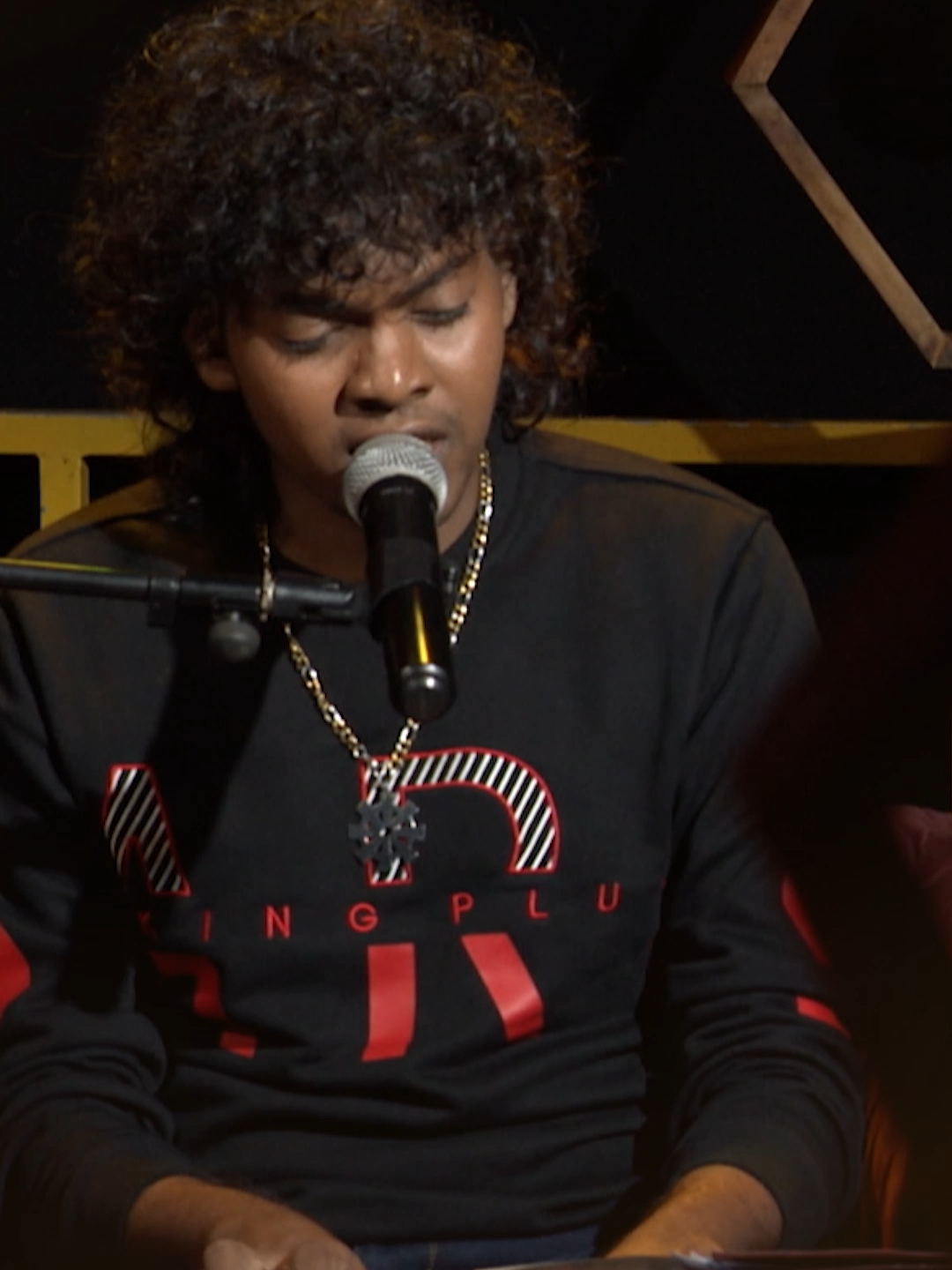 ඒ වොයිස් එක භාවනාවක් වගේ ️️️️🥺❤️                        අයියාගේ සිංදුවක් මල්ලිගේ හඬින් ❤️🎶 #etunes #himashamanuppriya #thanuramadugeeth #manowanamama #tvderanaofficial #fyp #viral #tiktoktainment #whattowatch