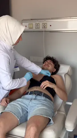 🇮🇹 Chest Reveal ragazzo italiano  @Alex Marinelli  #femaletomale #hehim #ftmmastectomy #ftmmastectomia #transgendertopsurgery #femaletomaletransgender #ragazzotransgender #mastectomytransboy #mastectomia #mastectomiaftm #topsurgery #topsurgeryftm 