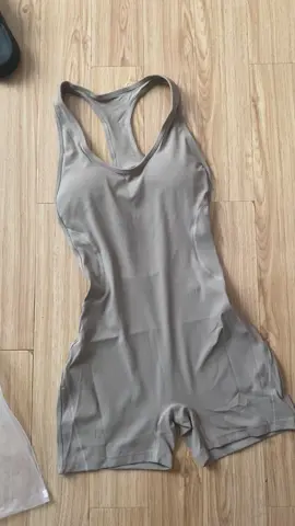 Zoom cận cảnh chiếc jumsuit siêu hack dáng,thiết kế xẻ lưng quyến rũ,có sẵn mút lót,mua ngay kẻo lỡ 👇👇👇 #xuhuong #đồ_tập_gym #jumsuit #đồ_nữ #gym_girl💪😊 