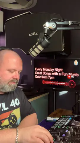 Monday night music show starting soon #fyp #music #quiz #garybellars 