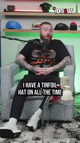 Tin foil durag is on tight 🧢 New Patreon 'Love After Transitioning' available now. Link in bio #podcast #newroryandmal #tinfoilhat #banking #conspiracy #club 