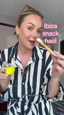 is there anything better than lays crisps and a cold fanta lemon on the balcony on holiday?!🌞 #snackhaul #holidaysnackhaul #layscrisps #fantalemon #mukbang #foodhaul #tastetest #foodreview #ibiza @lays 