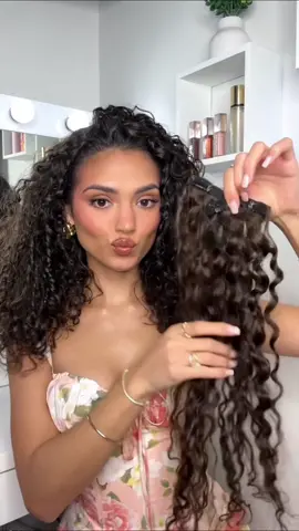 Thoughts on these clip in curly extensions?✨✨ #curls #curlyhair #hairextensions 