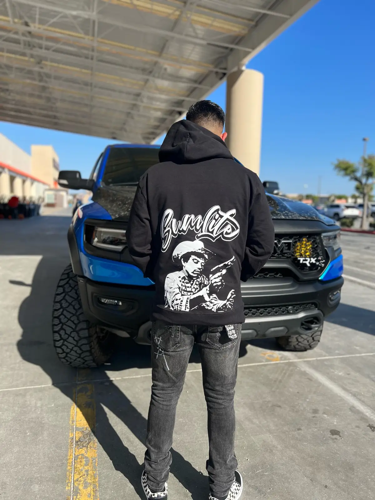 Algo lite los que saben saben 🧑‍🍳 #clothing #clothingbrand #sumlite #trx #ramtrx #hellcat #streetwear #chaka #motivation #algobien #fy #fyp #pati #parrati 