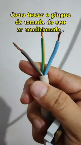tutorial quebra galho de como vc substituir o plugue da tomada do seu ar condicionado. #façavocemesmoemcasa #eletricaresidencial 