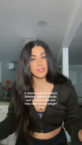 2 natural ways to balance insulin and cortisol levels, debloat and improve digestion🌱 #wellness #health #greentea #acv #applecidervinegar #wellnessdrinks #cortisol #cortisolimbalance #debloat #debloathack #insulinresistance 
