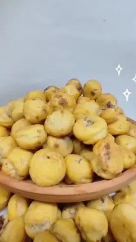 Kue Soes Isi Coklat Lumer 🤤 #suscoklat #soescoklatlumer #soes #keranjangkuning #camilan #66tiktokshophappybigday #fy 