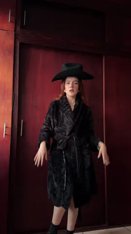 Algo bien este ofni 🫰🏼#imfeelinggood #OOTD #fitcheck #outfit #grwm #outfitideas #western #westernfashion #texana #black #fyp #getdressedwithme 