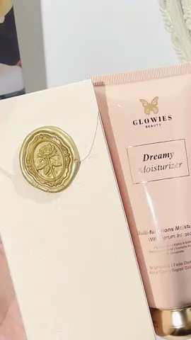 moisturizer lokal tercantik yang pernah aku liat @Glowies Beauty 🥹💗 bukan cuma cantik tapi beneran mantul banget moist satu ini💕✨ #glowiesbeauty #moisturizer #moisturizerviral #aesthetic #creatorsearchinsights 