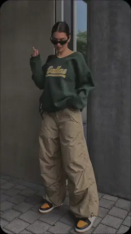 Women Outfit Idea #oodt #outfit #streetwear #StreetStyle #StreetFashion #outfitinspo #outfitinspiration #outfitideas 
