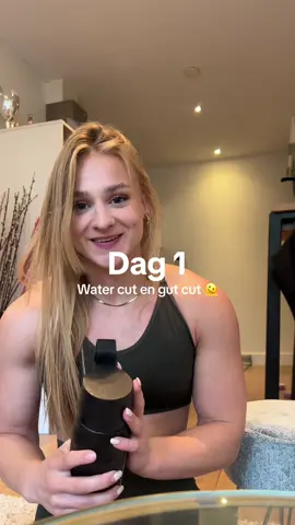 Dit gaat een hele taaie week worden dat weet ik wel 😂😭  #gutcut #watercut #streetlifting #powerlifting #weightcut #weightclass #gewichtsklasse #wedstrijd 