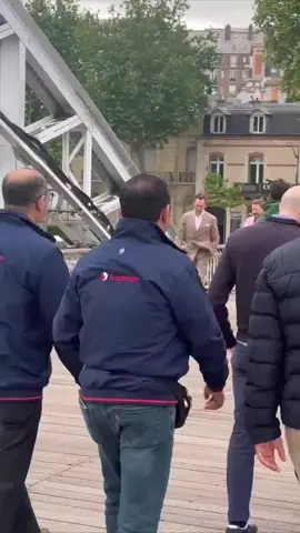 New!! 📢 Tom visitando París, filmando un comercial.  Divino ❤️💚#Tomhiddleston  #hiddlestoners  #lokiserie #hiddles  #HiddlesEspaña  #Beautiful❤️  #iloveyou😍🥰❤ 