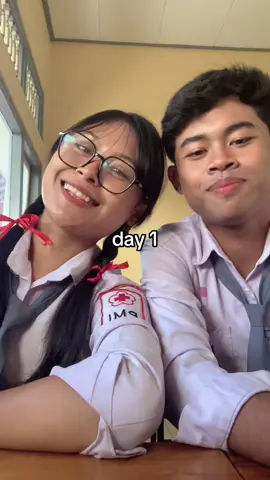 day 1 ulangan sampe selesai,kebanyakan liburnya jadi bajunya itu”aja😭😭