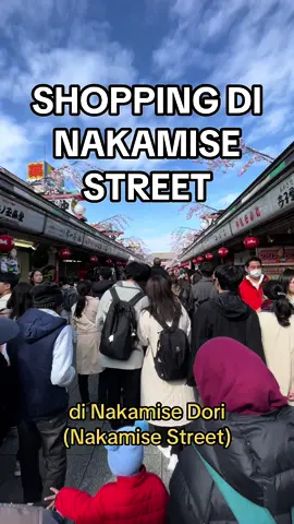 Alang alang sampai ke Sensoji Temple, jangan lupa jalan-jalan dan shopping di Nakamise Street. #fyp #travel #traveljapan #sensojitemple #nakamisestreet #japantravel #trending #hottopic 