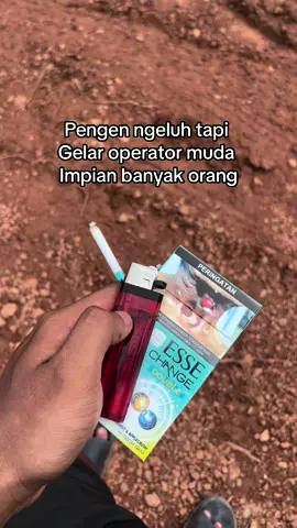 Jangan banyak ngeluh mending banyak pengalaman😉 #excavatoroperator #operatormuda #storytambang #catexcavator #kulitambang #storyoperatorexcavator #operator #fyp 