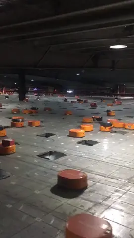 Check it out. A man in east China’s Shandong province captured a video of parcels sorting robots at work. The robots operated in a neat and orderly manner, busy yet efficient. Many viewers have been impressed by the efficiency of this dispatch system, saying this is the power of technology! #robots#parcel#working#omg#chinatechnology#tiktech
