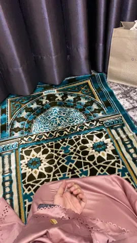 Curhat,nangis,tidur di atas sajadah🥹