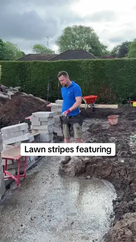 One of many collaborations we have planned this year. Massive shout out to Ash for helping me get this retaining wall built in one day super proud of what we are now achieving and cannot wait to start collaborating with more of you outstanding creators.  ##landscaping##gardening##garden##gardentok##gardendesign##tiktok##landscapinguk@@Mahoney