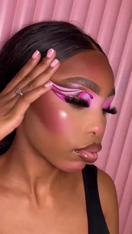 #MidnightButterflies plouise_makeup_academy(IG)