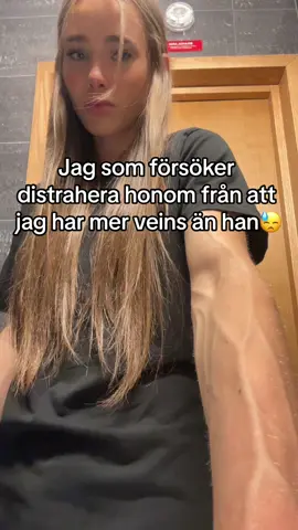 Kan tyvärr inte gö nåt åt d🥹 #masculinity #veins #forearms #fördig #distrahera #GymTok #gymgirl