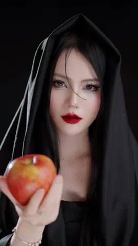 Đu trend thành công. Mn cho xin nhận xét ạ #phuthuy #taodo #bienhinh #xuhuong #red #makeup #douyin 