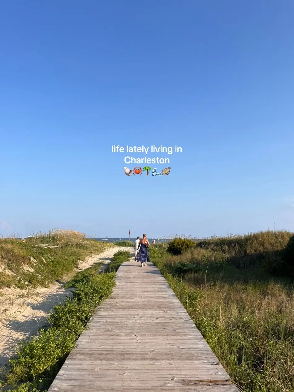 the best city!!!! #charleston#charlestonsc#southernliving#southerncharm#kingstreet#isleofpalms#sullivansisland#summervibes#Summer#charlestonguide#charlestonactivties#charlestonfood#coastaltown#coastalvibes#beachvibes#beachtown#eastcoast#eastcoastsummer#eastcoastlifestyle 