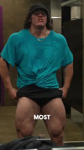 Sams INSANE Leg pump after squats #samsulek #samsulekedit #samsulekmeme @sam_sulek 