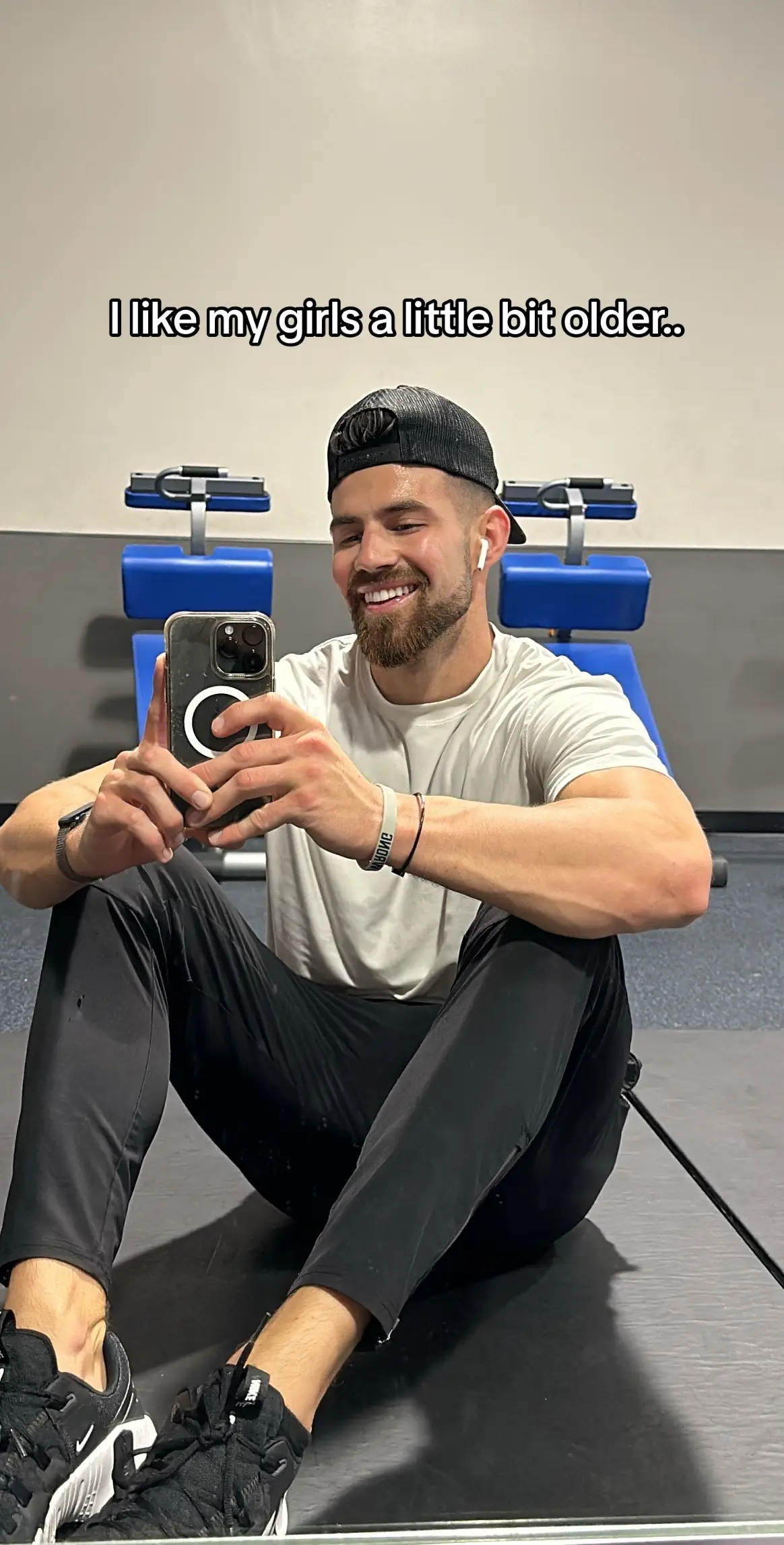 I meaaaan im 24… how bout you??🤠 #fyp #dating #Relationship 