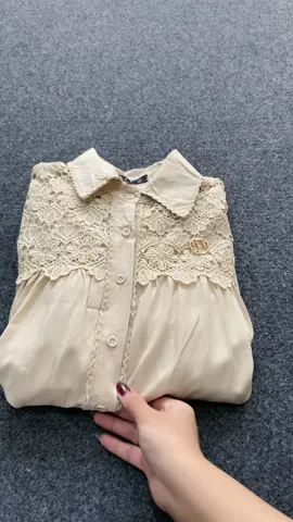 Klik keranjang kuning disini 👉🏻 @naeella.id  untuk order 💘 #wibgajian #fouryoupage #fypシ゚ #trending #outfitinspo #blousewanita #atasanwanita 