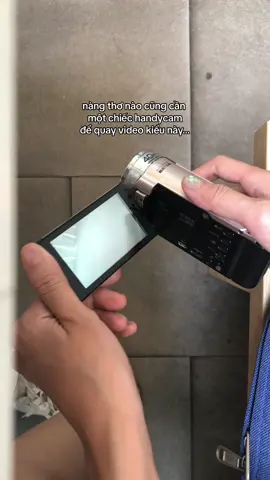 nàng thơ nào cũng cần có mấy cái video quay zoom mặt + rung lắc ghi lại mấy phút lơ đễnh vô tri kiểu effortless xinh ý 🌸 #handycam #jvc #camcholder 