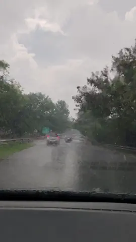 #rainyday #roadtrip #slex #road #drive #rainydrive 