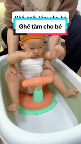 Chiếc ghế tắm cho các bé vừa xinh lại cực tiện lợi lun nha🥰 #ghetamchobe #ghetamchongtruot #ghetamtreem #foryou #xuhuong #muataitiktokshop #LearnOnTikTok #dodungtienich #dodungtrongnha #tienichgiadinh 