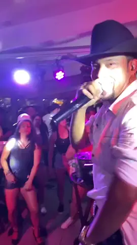 E essa lembrança maravilhosa😮‍💨 Show no @braseirodoaniloficial♥️ Proteção de tela/ Tarcísio do Acordeon . . . @Tarcísio do Acordeon #tarcisiodoacordeon #piseiro #forro #barra #jacarepagua #braseiro