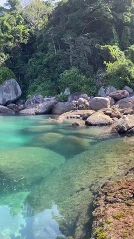 Isso é PARATY 🇧🇷 #piscinanatural #parati #paraty #rj #riodejaneiro #trindaderj #petfriendly #trindade #nature #natureza #conhecer #role #relaxar #mar #ocean #sea #viagem #vida #vibes #praia #paraiso #praias 
