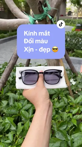 Em kính mắt đổi màu giúp chống ánh sánh xanh và tia UV xịn sò nhất định không làm ae thất vọng nha 😎 #kinhdoimau #kinhmat #kinhdep #kinhcan #gongkinh #kinhchonguv400 #xuhuongtiktok #muataitiktok #detino 