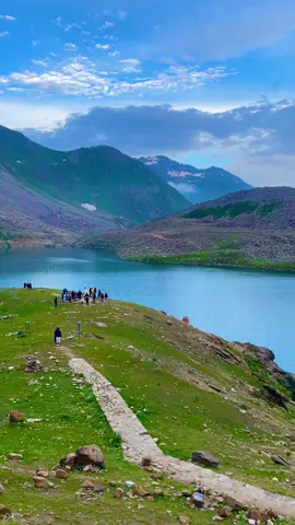 Lulusar Lake ⛰️🇵🇰 #mountains #roadtrip #batakundi #narankaghanvalley #babusartop #jalkhad #tourism #lulusarlake 