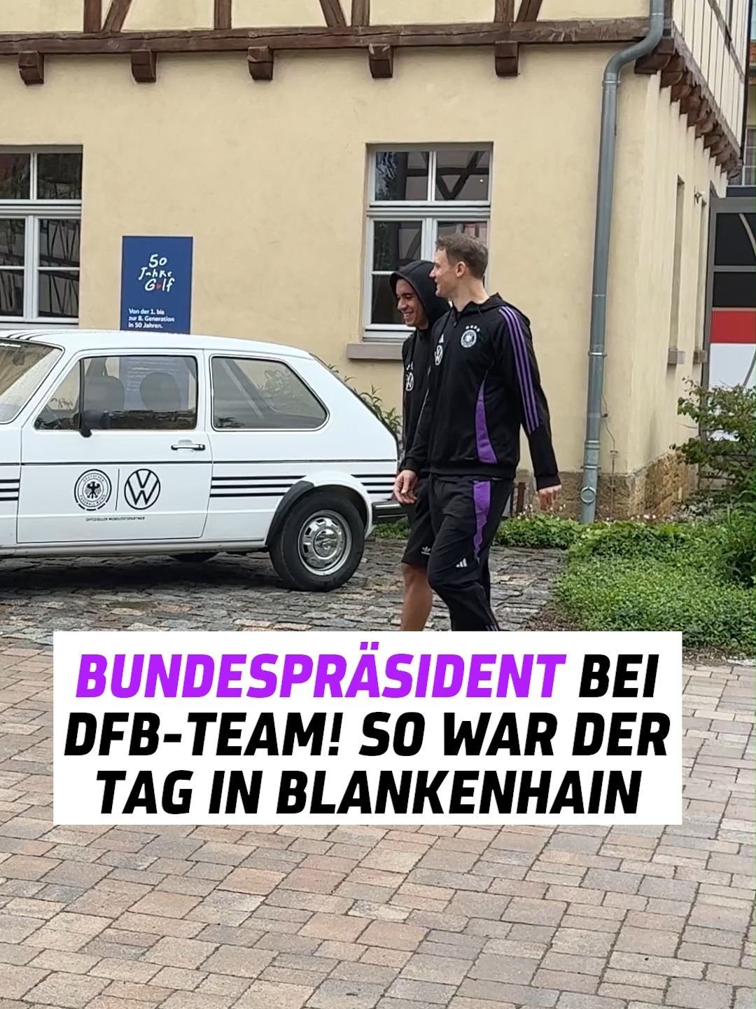 Hoher Besuch beim DFB-Team! 👀   Bei Kaffee und Kuchen erläuterte das Staatsoberhaupt der Nationalmannschaft und ihrem Chef Julian Nagelsmann in Blankenhain, was die Fußball-Nation von ihr erwartet - und erhielt von ihr ein großes Versprechen. 🤞   „Wir haben uns verabredet, dass wir uns beim Finale in Berlin am 14. Juli wiedersehen“, verriet DFB-Präsident Bernd Neuendorf nach der Zusammenkunft, und Steinmeier ergänzte voller Zuversicht: „Mein Eindruck ist: Der Ehrgeiz und die Motivation sind auch nach der langen Saison riesengroß. Insofern sind nicht nur die Spieler, sondern bin auch ich sehr, sehr zuversichtlich, dass die Voraussetzungen für sportlichen Erfolg gegeben sind.“   #dfb #staatsoberhaupt #frankwaltersteinmeier #nagelsmann #musiala #neuer #sane #neuer #sport1 #sport1news