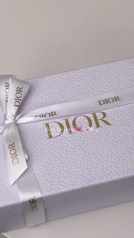 pov: you’re a lipstick junkie 💋 #unboxing #diorunboxing #diorbeauty #diormakeup #foreverdior 