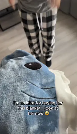 She’s crazy 😭 #viralfinds #viral #foryoupage #couplegoals #sharkblanket #trending #cozyshark #giftideasforher #fy 