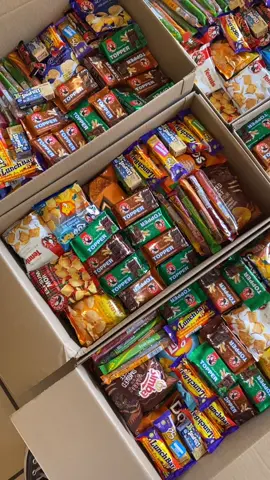 for any enquiries or orders do text me on WhatsApp: 069 330 0310 Instagram: @snackboxesbyhloni_ Thank you for the support❤️ #snackideas #snacks #snackbox #snackhampers #snackhampersjhb #smallbusinesstiktok #snackideasforkids #johannesburg #snackboxes #fypシ゚viral 